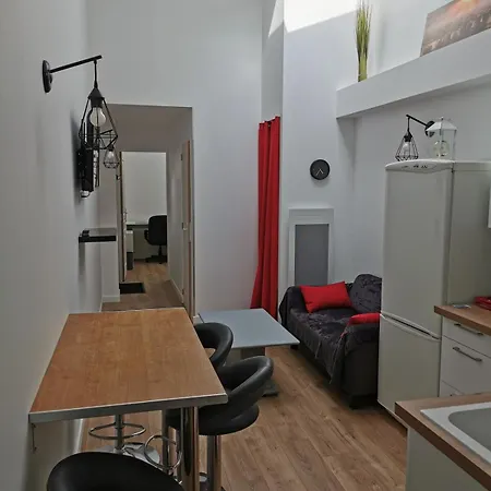 Entier A 10 Minutes Du Coeur D'angers * Анже