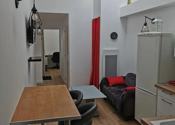 Entier A 10 Minutes Du Coeur D'angers * Анже